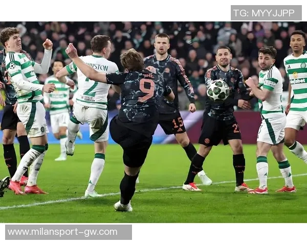 阿拉木图凯拉特门将母亲因年轻外貌走红球迷误以为是姐弟关系